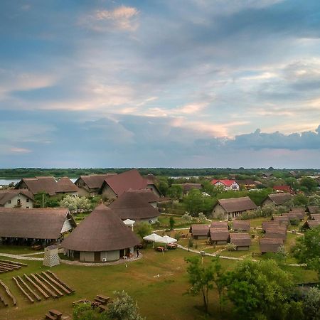 Dolphin Camping Hotel Sfântu Gheorghe Exterior foto