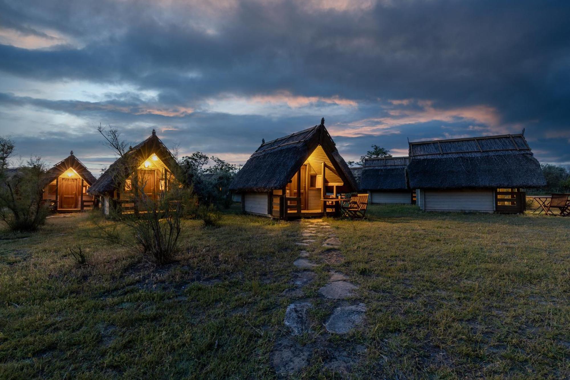 Dolphin Camping Hotel Sfântu Gheorghe Exterior foto