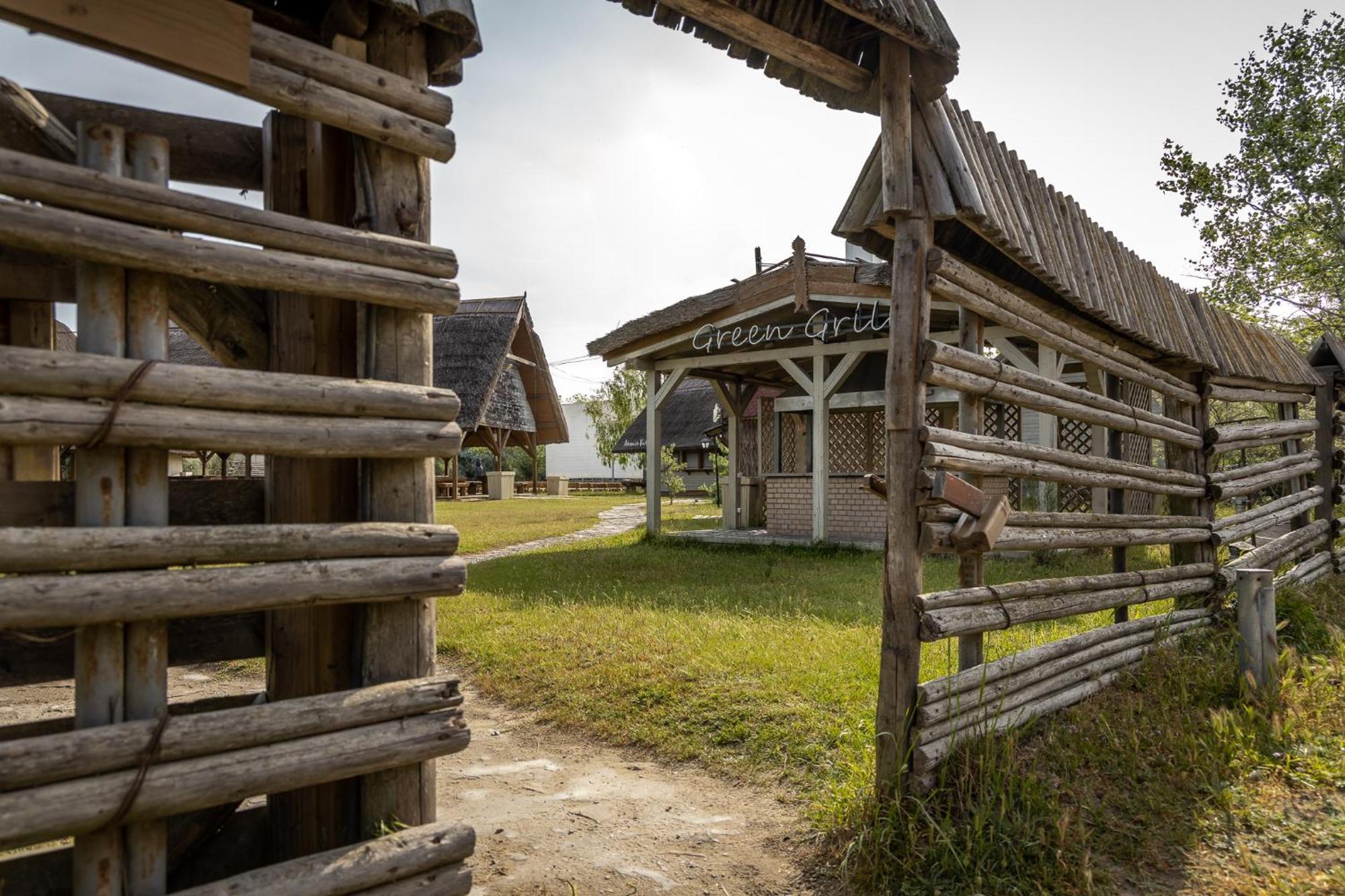 Dolphin Camping Hotel Sfântu Gheorghe Exterior foto