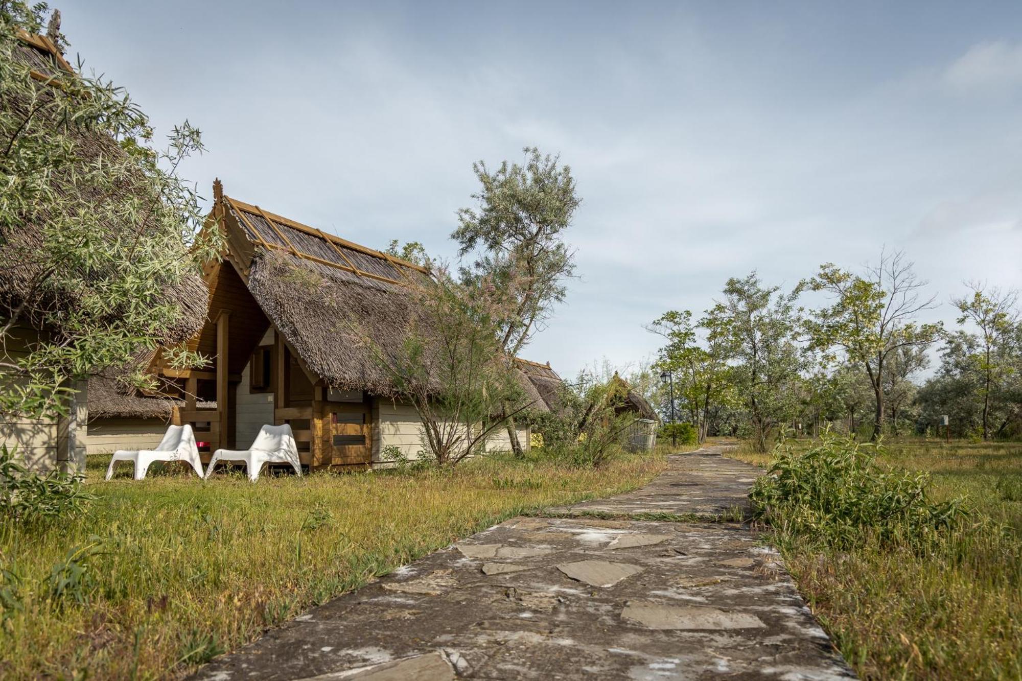 Dolphin Camping Hotel Sfântu Gheorghe Exterior foto