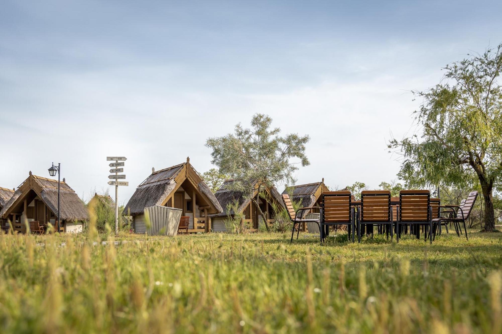 Dolphin Camping Hotel Sfântu Gheorghe Exterior foto