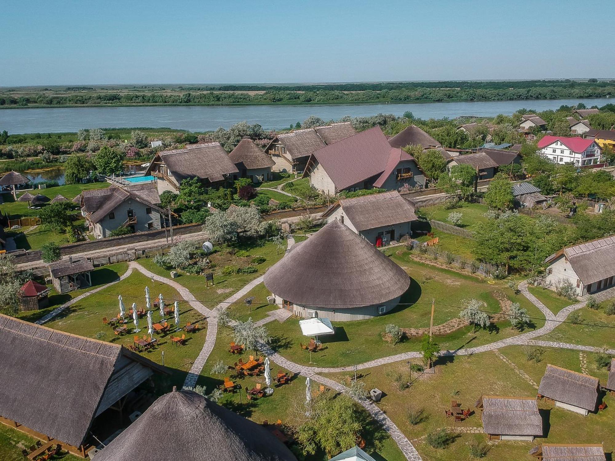 Dolphin Camping Hotel Sfântu Gheorghe Exterior foto